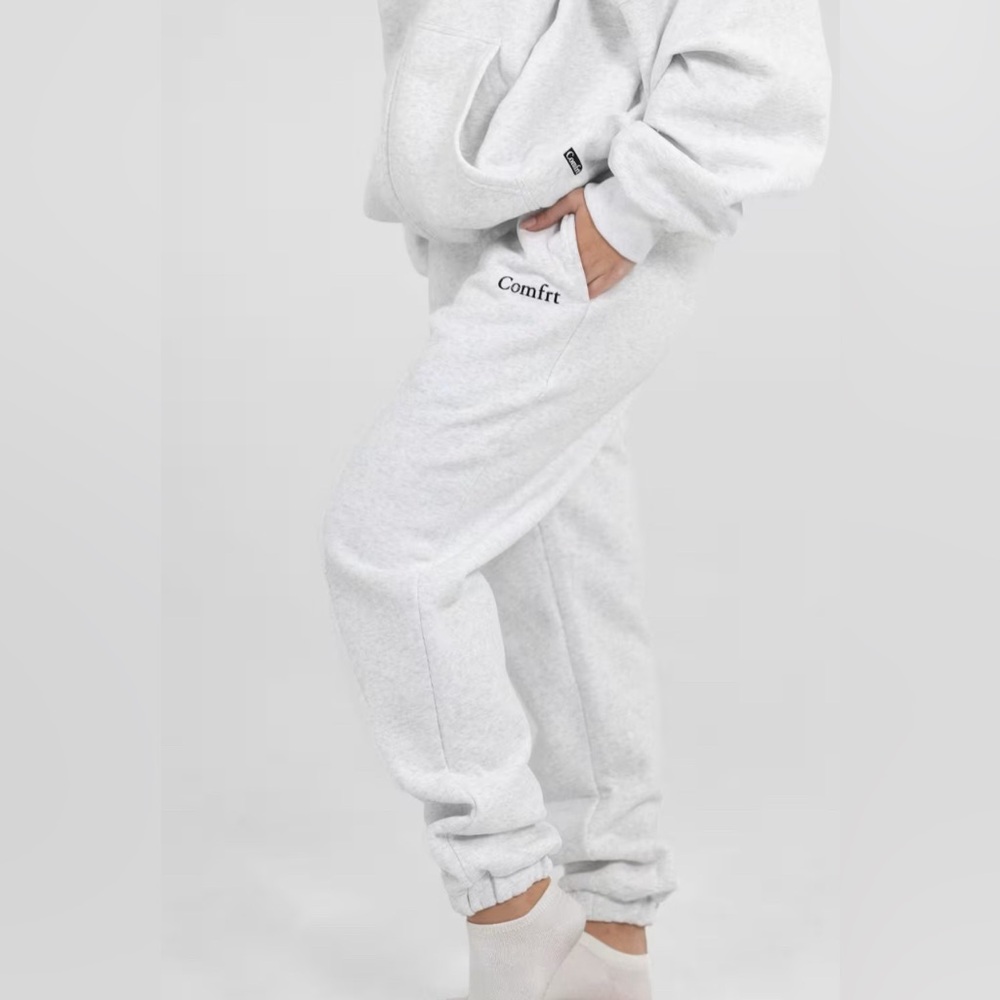 COMFRT brand new never worn sweatpants XL